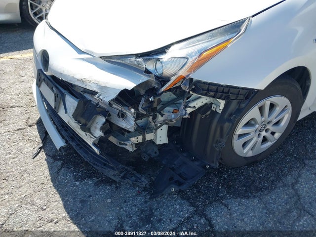 Toyota Prius Two 2016 JTDKBRFUXG3005524 Image 6