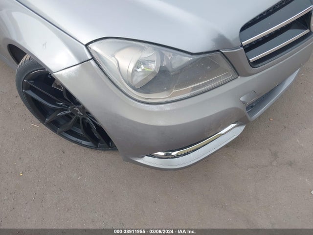 Mercedes-Benz C 250 2014 WDDGJ4HB9EG287206 Image 16