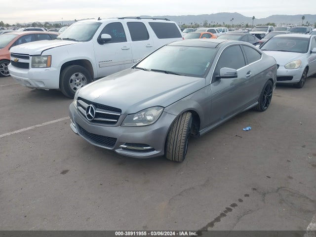 Mercedes-Benz C 250 2014 WDDGJ4HB9EG287206 Image 2