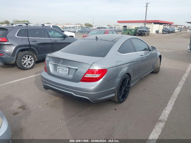 Mercedes-Benz C 250 2014 WDDGJ4HB9EG287206 Image 4