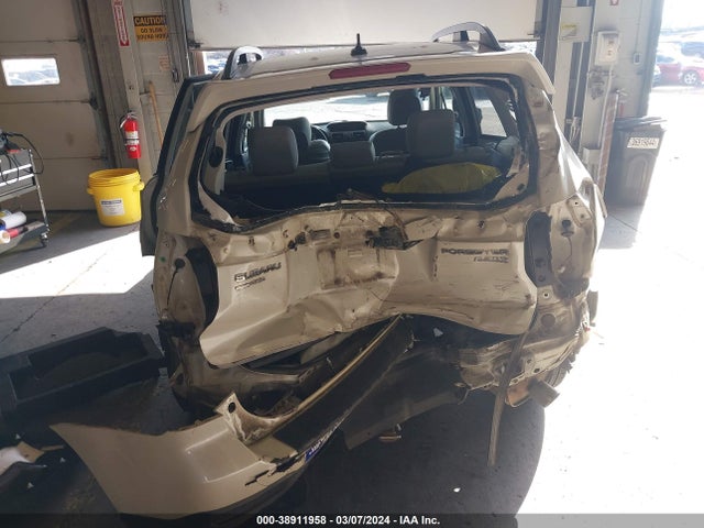 Subaru Forester 2.5i Touring 2014 JF2SJAPC3EH474949 Image 16