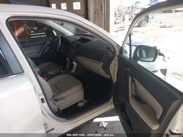 Subaru Forester 2.5i Touring 2014 JF2SJAPC3EH474949 Image 5