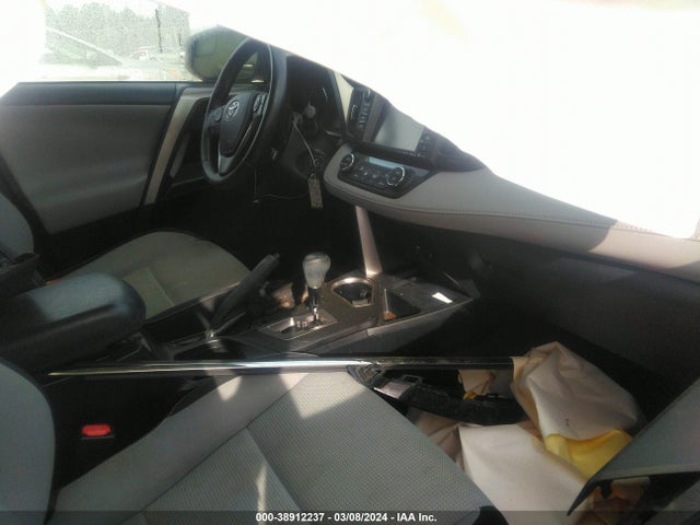 Toyota Rav4 Xle 2016 JTMRFREV8GD184041 Image 5
