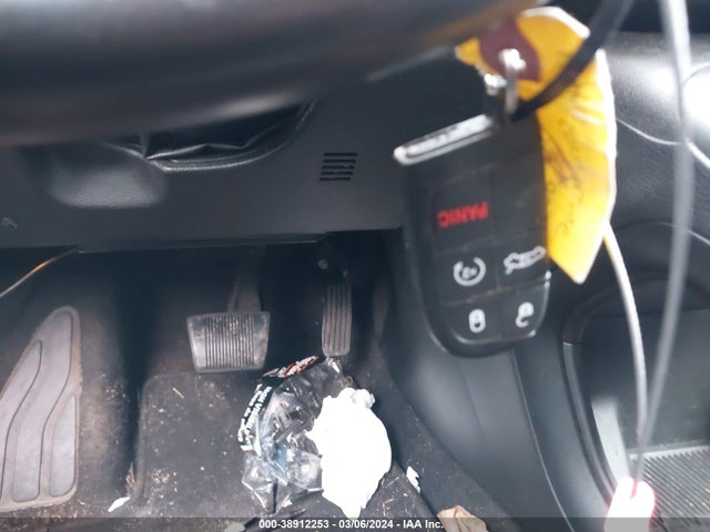 Chrysler 200 C 2015 1C3CCCEGXFN543576 Image 11