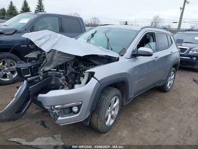 Jeep Compass Latitude 4x4 2018 3C4NJDBB7JT479272 Image 2