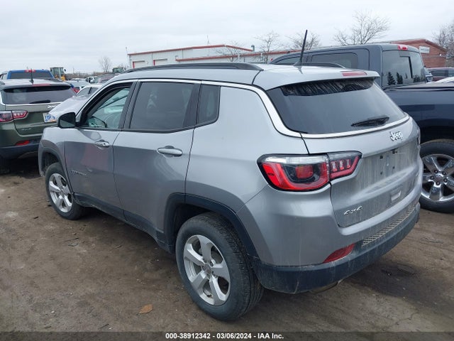 Jeep Compass Latitude 4x4 2018 3C4NJDBB7JT479272 Image 3