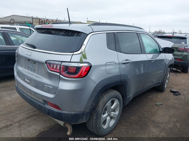 Jeep Compass Latitude 4x4 2018 3C4NJDBB7JT479272 Image 4