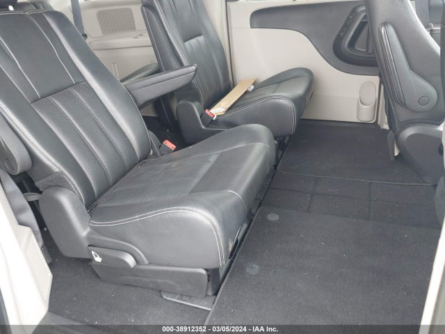2C4RC1CG7GR121864 Chrysler Town & Country Touring-l Anniversary Edition