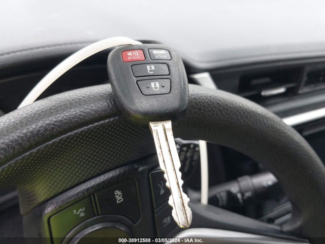 Toyota COROLLA LE 2018 5YFBURHE6JP823380 Image 11