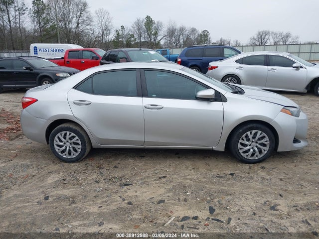 Toyota COROLLA LE 2018 5YFBURHE6JP823380 Image 13