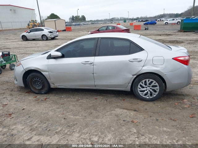 Toyota COROLLA LE 2018 5YFBURHE6JP823380 Image 14