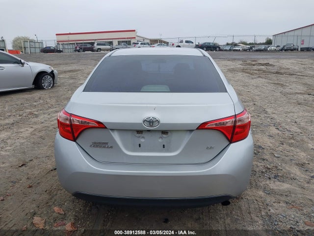 Toyota COROLLA LE 2018 5YFBURHE6JP823380 Image 16