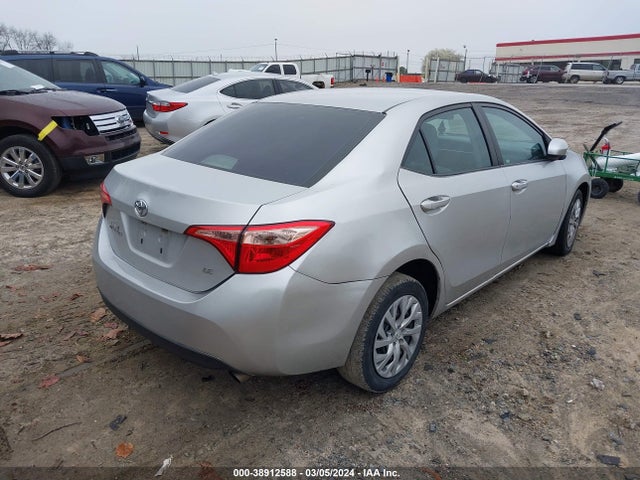 Toyota COROLLA LE 2018 5YFBURHE6JP823380 Image 4