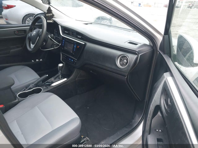 Toyota COROLLA LE 2018 5YFBURHE6JP823380 Image 5