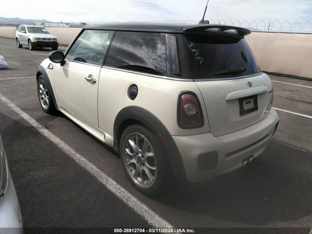 2008 MINI COOPER S WMWMF73508TT89472 Photo 2