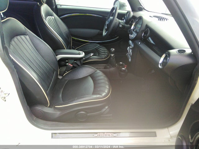 2008 MINI COOPER S WMWMF73508TT89472 Photo 4