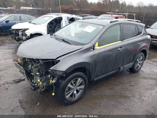 Toyota Rav4 Xle 2017 JTMRFREV0HJ709788 Image 2