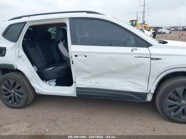3VVCX7B24NM090159 Volkswagen Taos 1.5t S