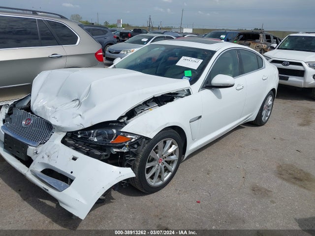 2015 JAGUAR XF SAJWA0FS5FPU69957 Photo 1