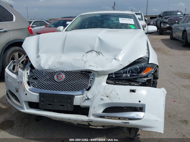 2015 JAGUAR XF SAJWA0FS5FPU69957 Photo 5