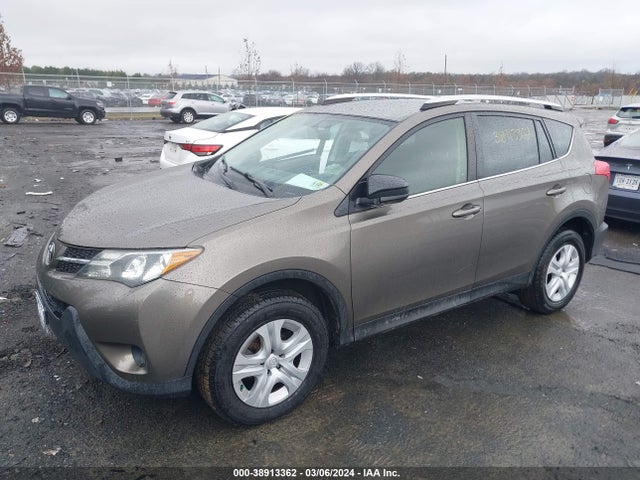 Toyota RAV4 LE 2015 JTMBFREV6FD174382 Image 2