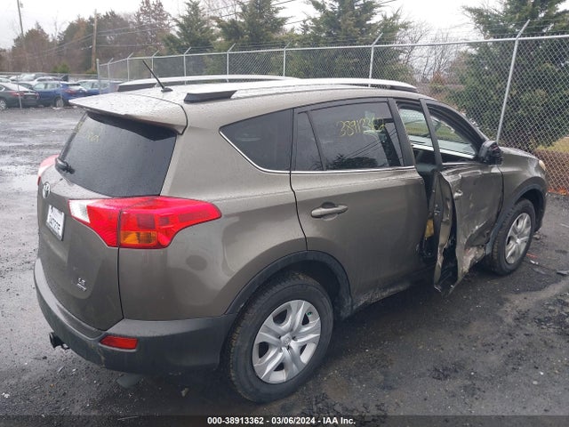 Toyota RAV4 LE 2015 JTMBFREV6FD174382 Image 4