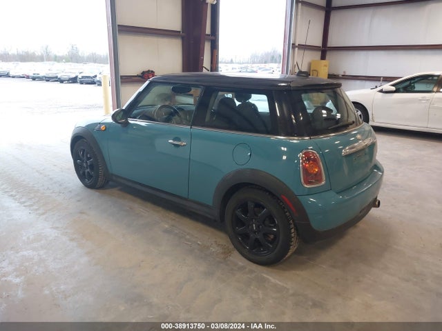2007 MINI COOPER-4 CYL. WMWNF33587TT56582 Photo 2