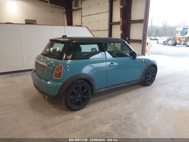 2007 MINI COOPER-4 CYL. WMWNF33587TT56582 Photo 3