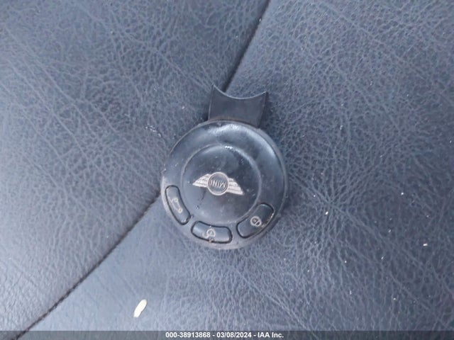 2010 MINI COOPER WMWMF3C55ATZ26450 Photo 10