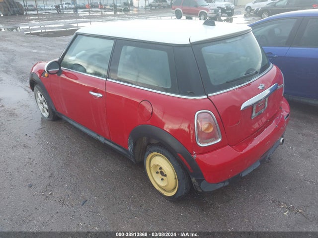 2010 MINI COOPER WMWMF3C55ATZ26450 Photo 2