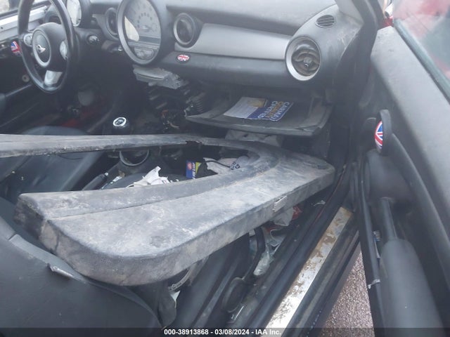 2010 MINI COOPER WMWMF3C55ATZ26450 Photo 4