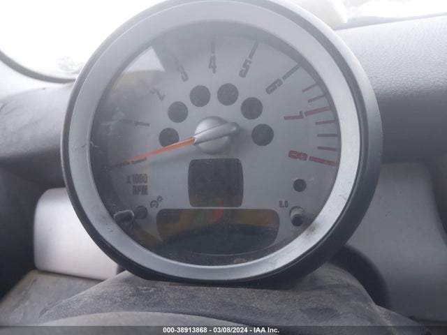 2010 MINI COOPER WMWMF3C55ATZ26450 Photo 6