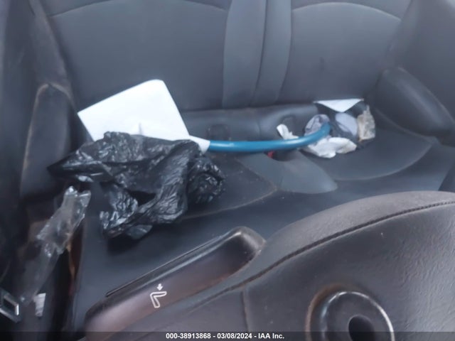 2010 MINI COOPER WMWMF3C55ATZ26450 Photo 7