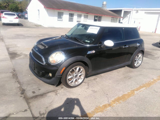 2011 MINI COOPER S WMWSV3C50BTY21763 Photo 1