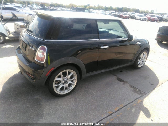 2011 MINI COOPER S WMWSV3C50BTY21763 Photo 3