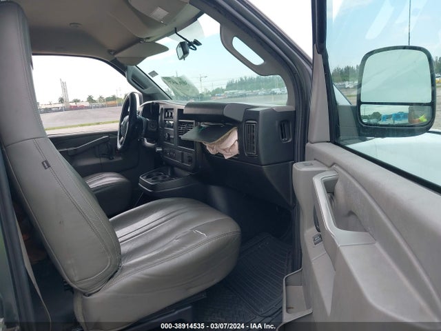 Chevrolet Express 3500 Work Van 2017 1GCZGGFF9H1176350 Image 5