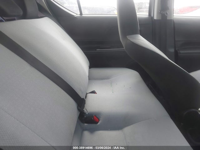 Toyota Prius C One 2016 JTDKDTB35G1116966 Image 8