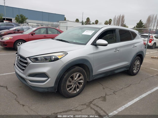 Hyundai TUCSON SE 2017 KM8J23A48HU394655 Image 2