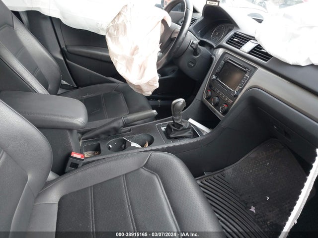 1VWAT7A37FC120735 Volkswagen Passat 1.8t Limited Edition