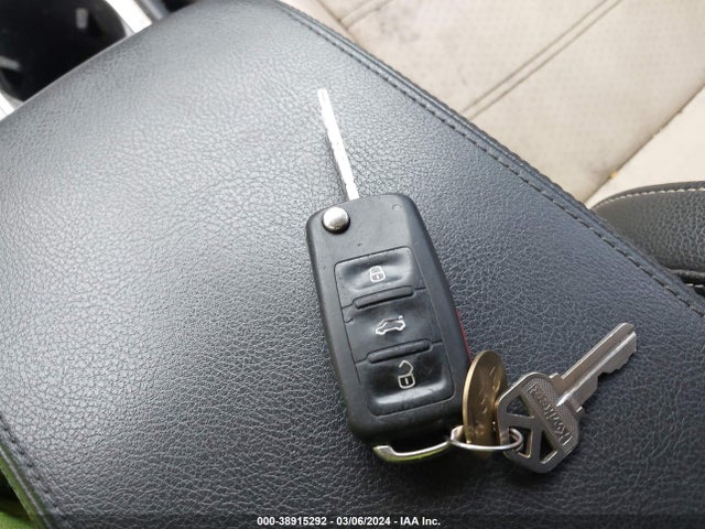 1VWBT7A32EC053576 Volkswagen Passat 1.8t Se
