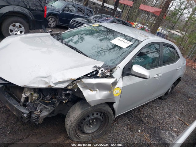 Toyota COROLLA LE 2018 5YFBURHE7JP839068 Image 2