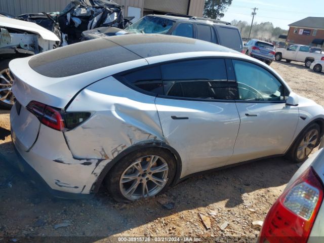 5YJYGDEDXMF106982 Tesla Model Y Standard Range Rear-wheel Drive