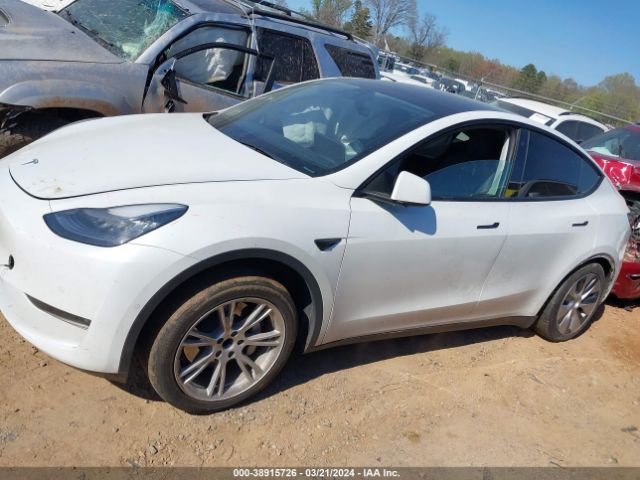 5YJYGDEDXMF106982 Tesla Model Y Standard Range Rear-wheel Drive