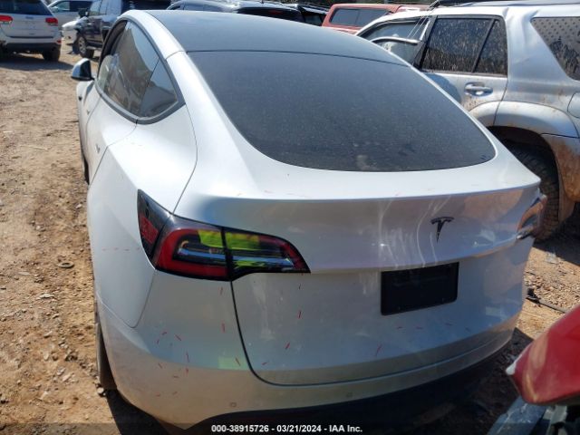5YJYGDEDXMF106982 Tesla Model Y Standard Range Rear-wheel Drive