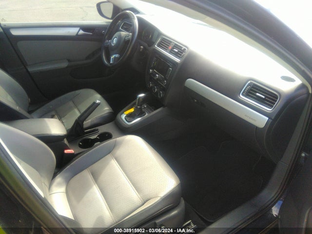 2013 VOLKSWAGEN JETTA HYBRID SEL PREMIUM VIN: 3VW637AJ2DM282689