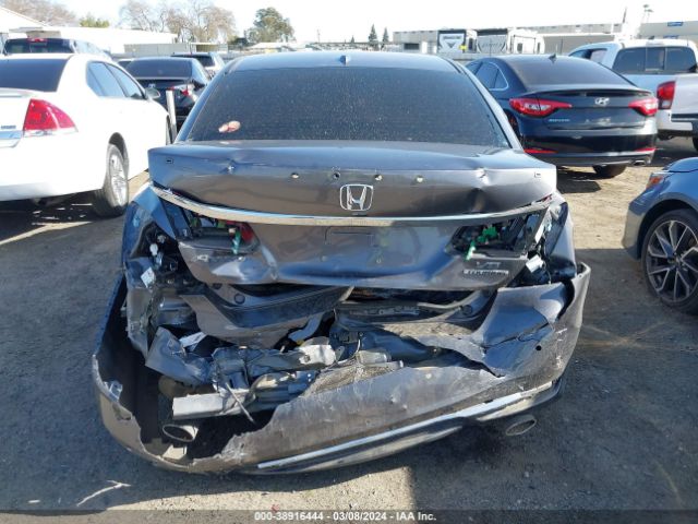1HGCR3F9XHA040510 Honda Accord Touring V6