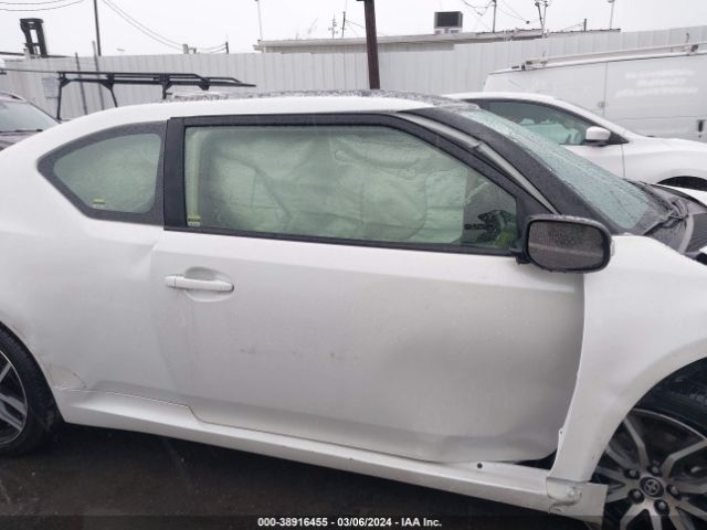 JTKJF5C72GJ024113 Scion TC
