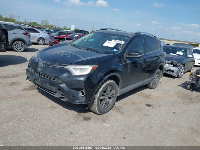 Toyota Rav4 Xle 2018 2T3WFREV3JW459019 Image 2