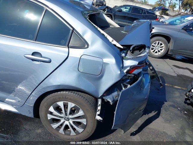 Toyota Corolla Hybrid Le 2022 JTDEAMDE2NJ051999 Image 17