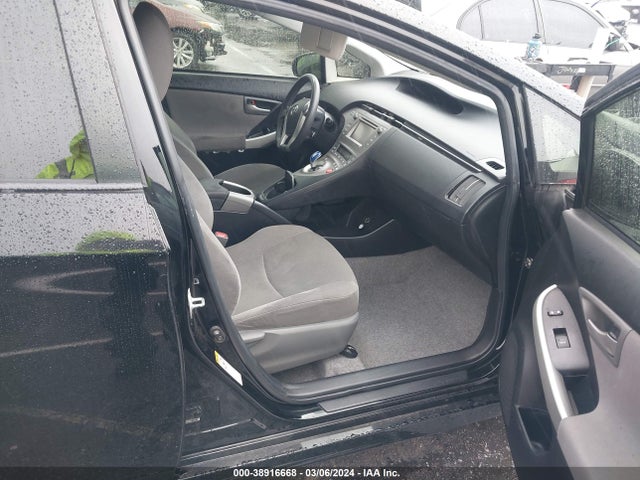 Toyota Prius Two 2014 JTDKN3DU9E1825271 Image 5